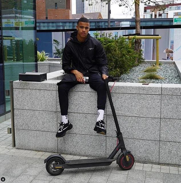 曼联球迷可以免费更换印有格林伍德名字的球衣