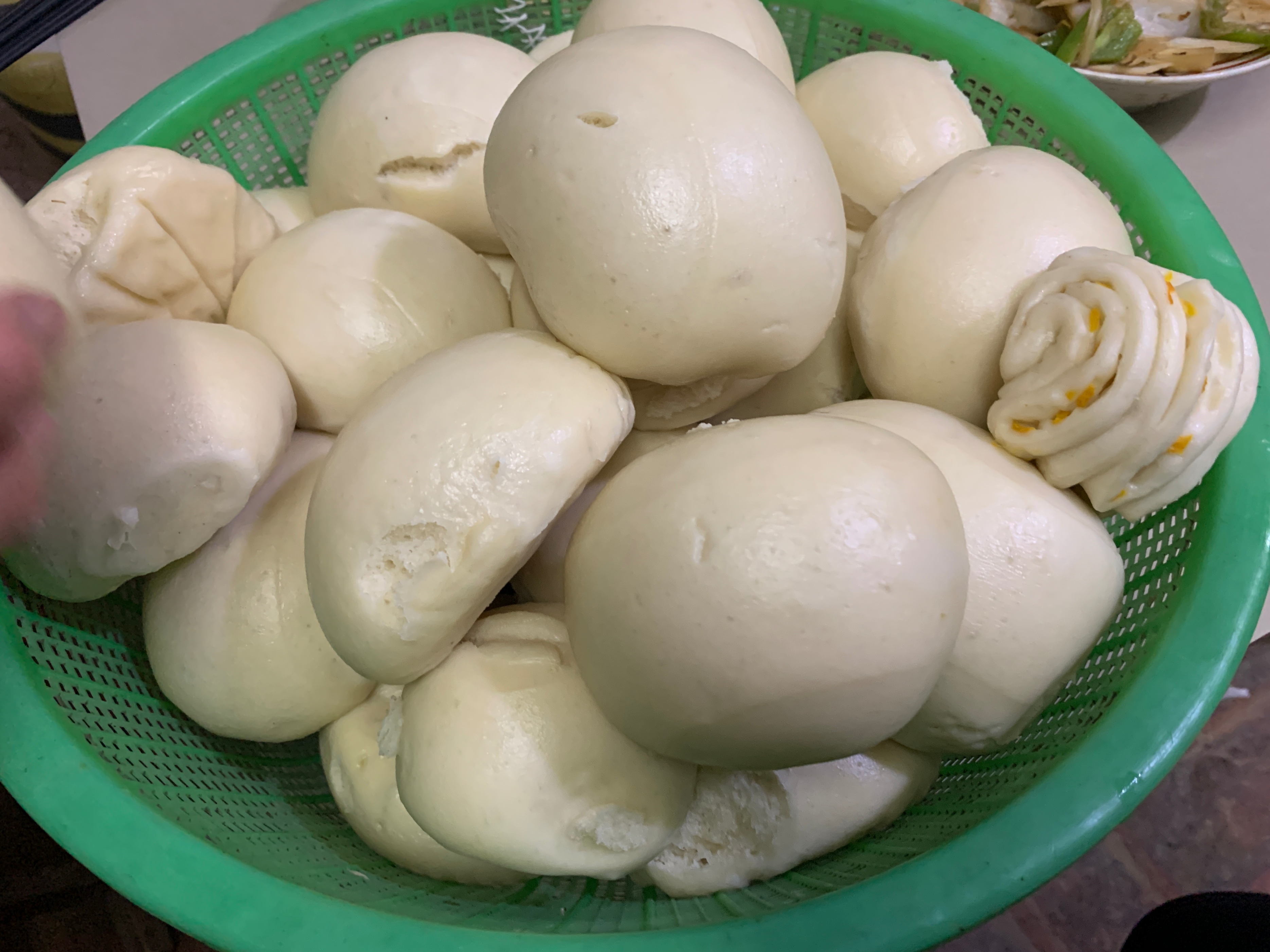 腊月二十八蒸馒头,面发得太软了怎么蒸馒头