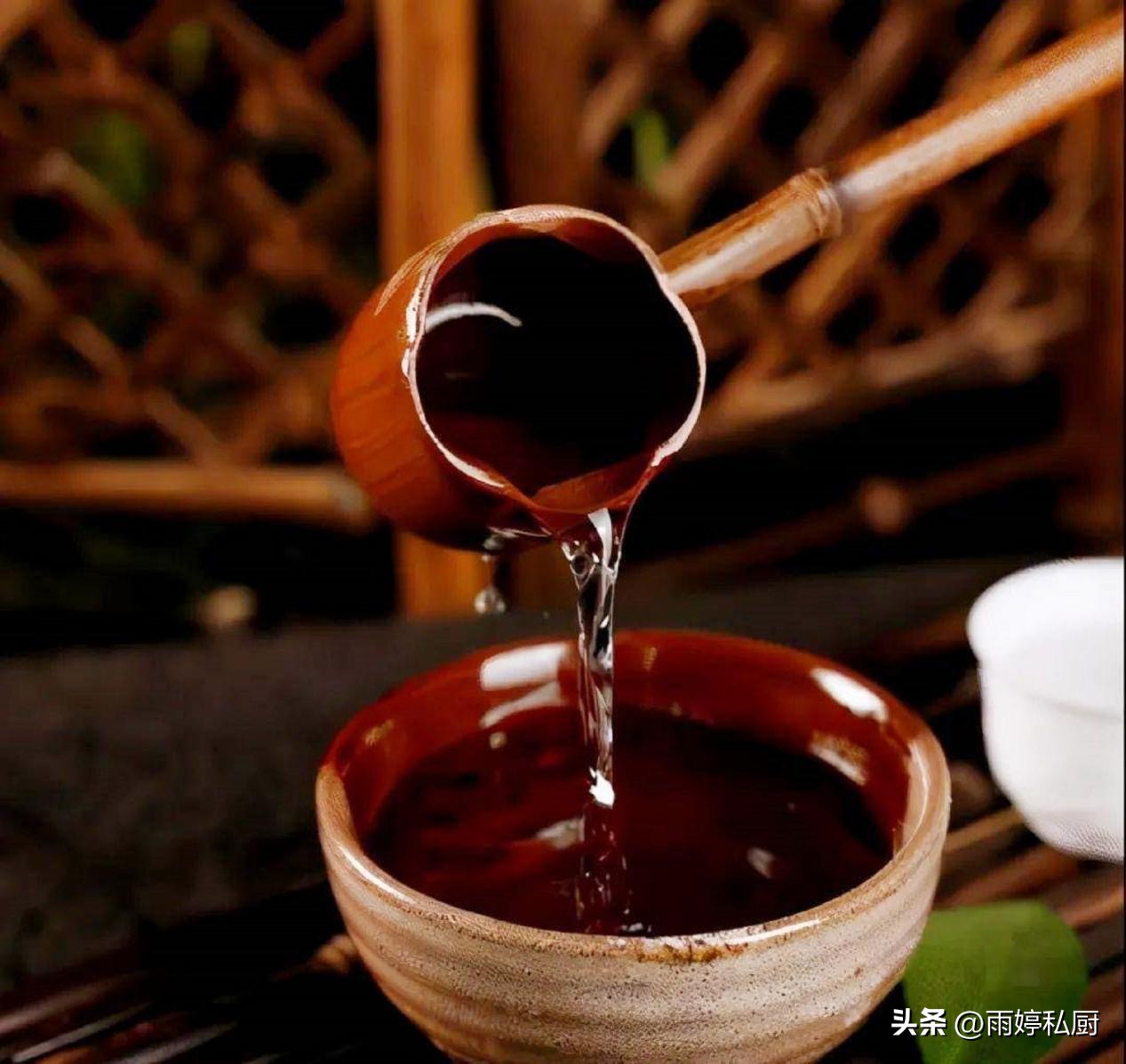 茅台酒和老白干为什么有一种糠味,茅台五粮液白酒适合烫着喝吗