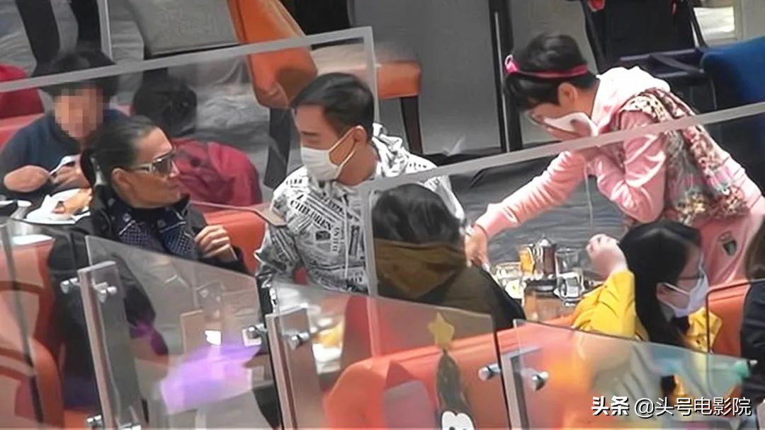 84岁谢贤与女友重燃爱火,谢贤84岁和初恋重温旧情