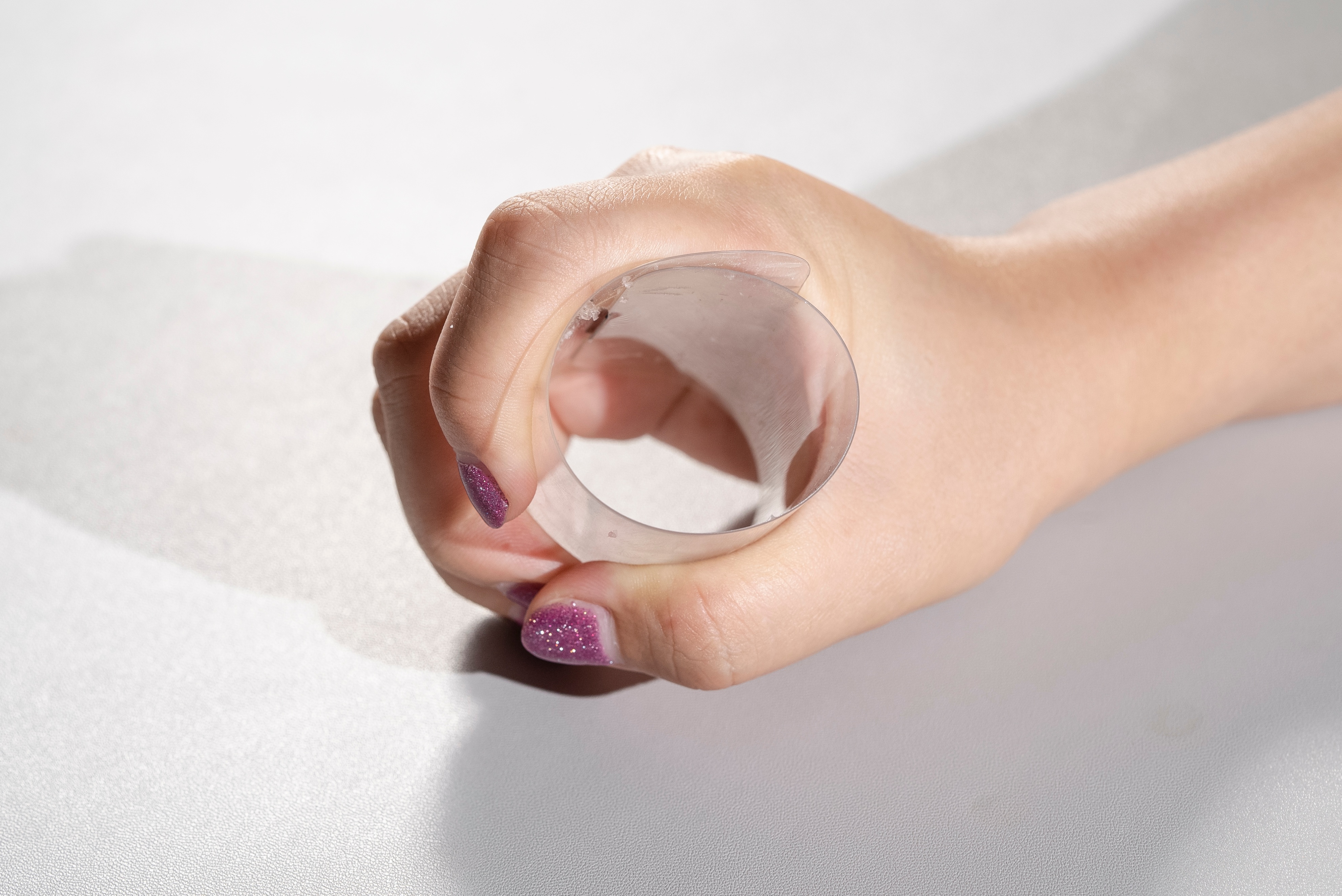 手机应该贴怎样的钢化膜比较好,手机贴钢化膜哪一种好一些