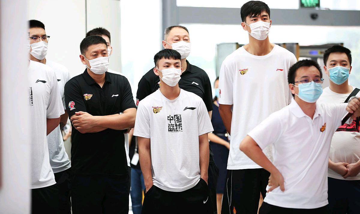 朱芳雨杜锋胡明轩徐杰合拍视频,朱芳雨评价徐杰胡明轩