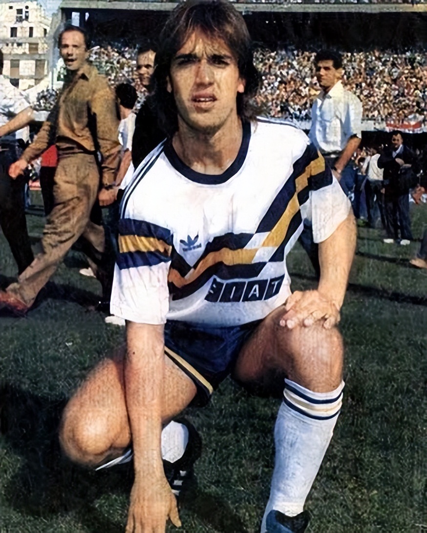 巴蒂斯图塔射门和普通射门区别,一代战神巴蒂斯图塔点球