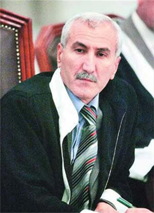 审判萨达姆的法官后来死得更惨,美军绞刑萨达姆合法吗