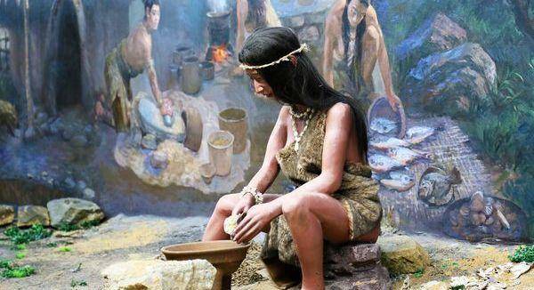 捡到一块石头居然是传说中的生物,村民捡到有耳有眼的神秘石头