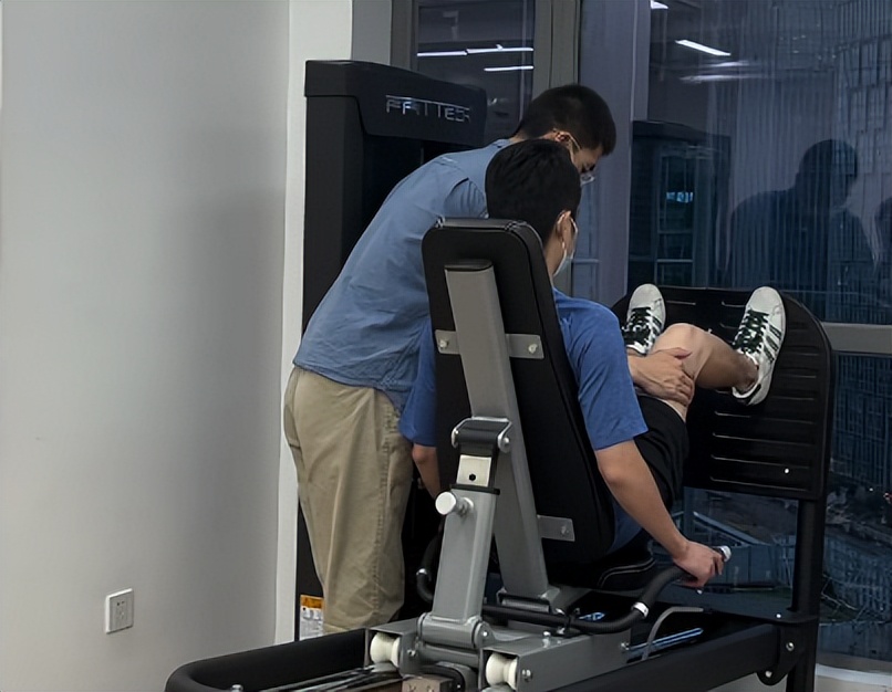 【锐博康复案例】深蹲忽略下肢力线容易造成膝痛问题