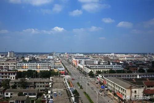 一墙之隔的西平和西华