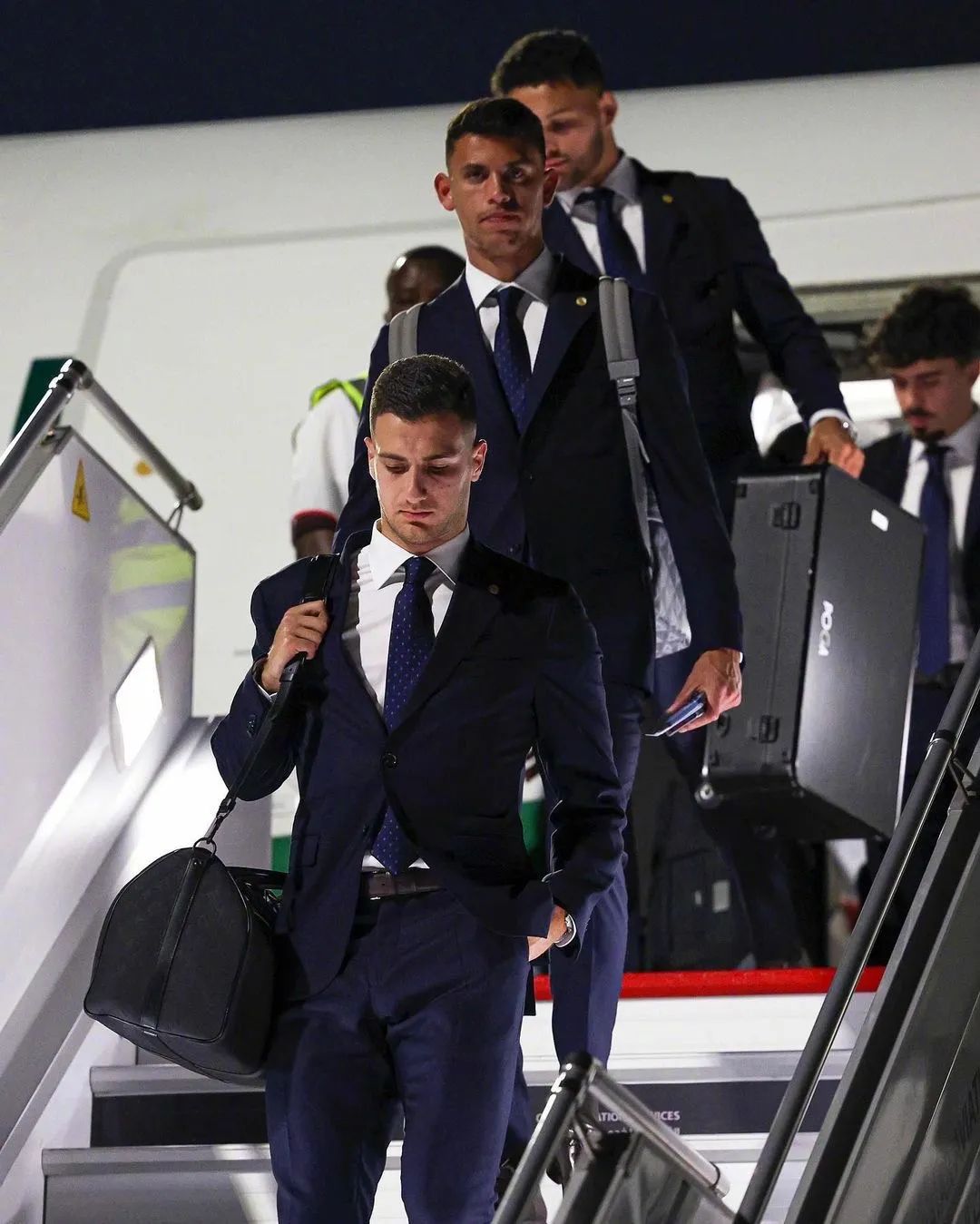 世界杯帅气球员西装,世界杯阿根廷男模队西装照高清