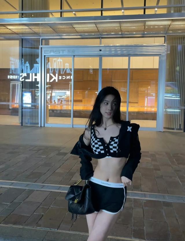 中国女篮王思雨照片好看一点的,徐杰和张茹王思雨身高啥关系