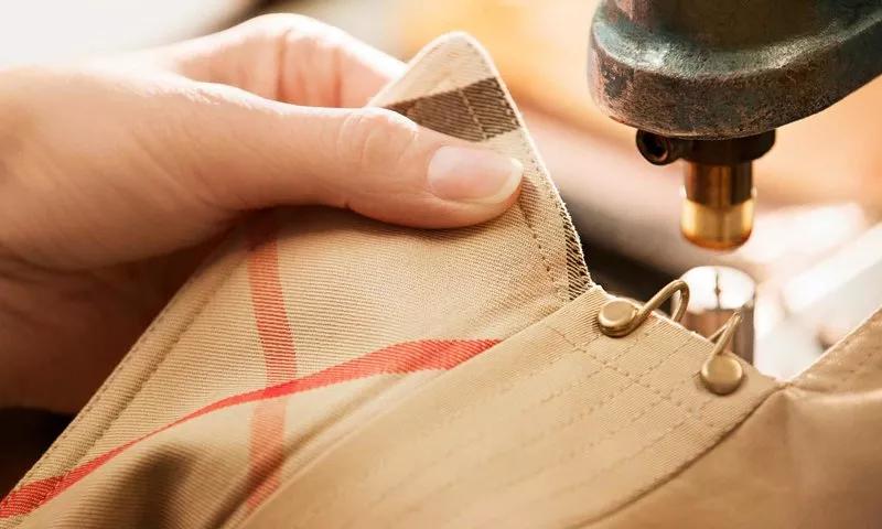 风衣burberry美国,burberry博柏利米色经典长款风衣