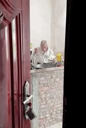 怎么安慰平胸的女孩,女朋友是个平胸怎么办