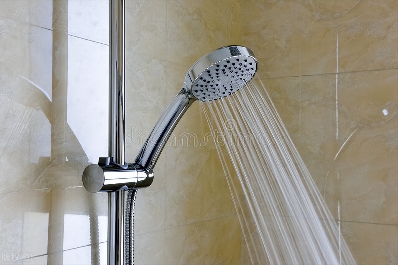 方形花洒喷头侧边裂开漏水怎么办,淋浴喷头漏水的处理方法