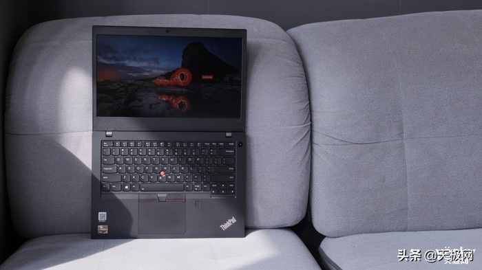 笔记本键盘玩起来难受,笔记本键盘太高手腕会不舒服吗