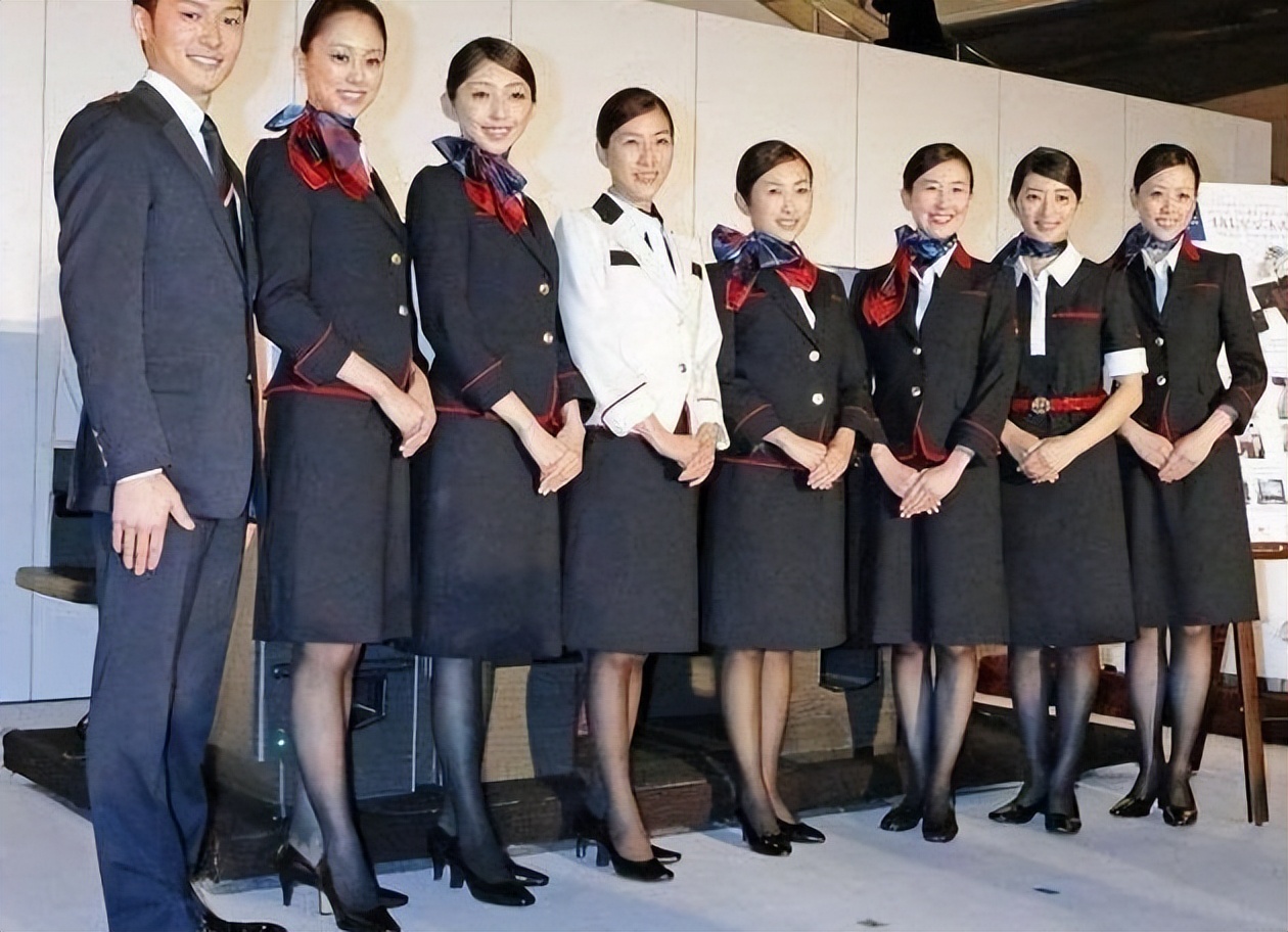 为什么空姐要穿裤袜,空姐为什么会穿棉袜