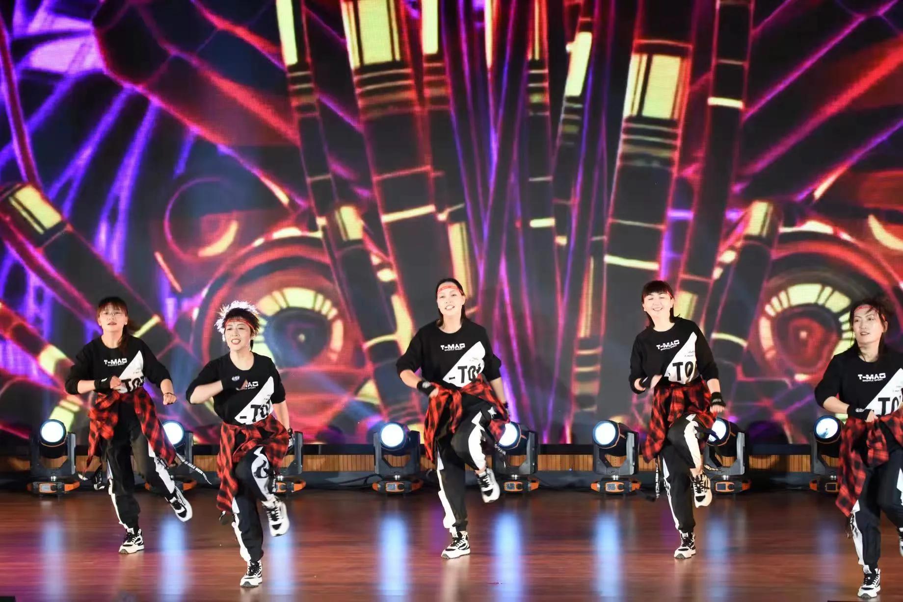 归来梦起航石家庄市第二十七中学教职工载歌载舞开启“归来梦起航”主题元旦联欢会