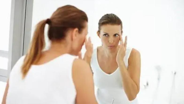 护肤春季皮肤觉得敏感干燥起皮,冬季皮肤干燥易脱皮用什么护肤品