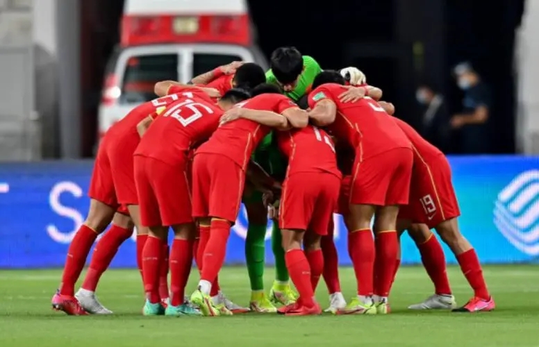 中国男足“新老交替”成笑话：平均年龄29.9岁！七年了仍原地踏步