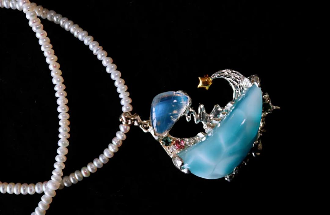 月光海纹石,海纹石戴着会变化吗