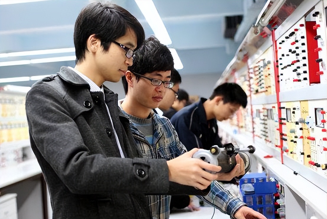 本科十大高薪大学专业,本科毕业生十大高薪排行榜