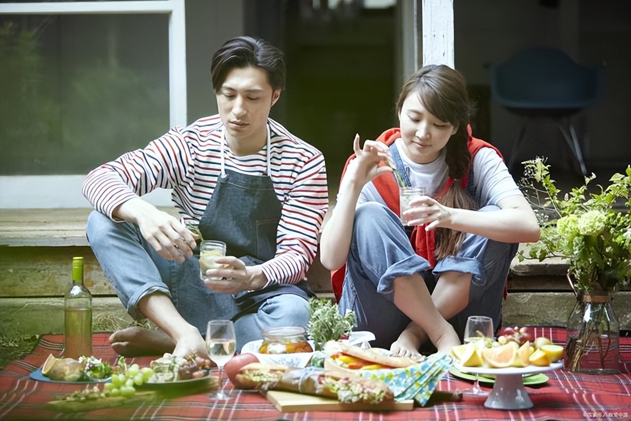 两个人在一起感情重要还是物质,物质基础在感情中的意味着什么