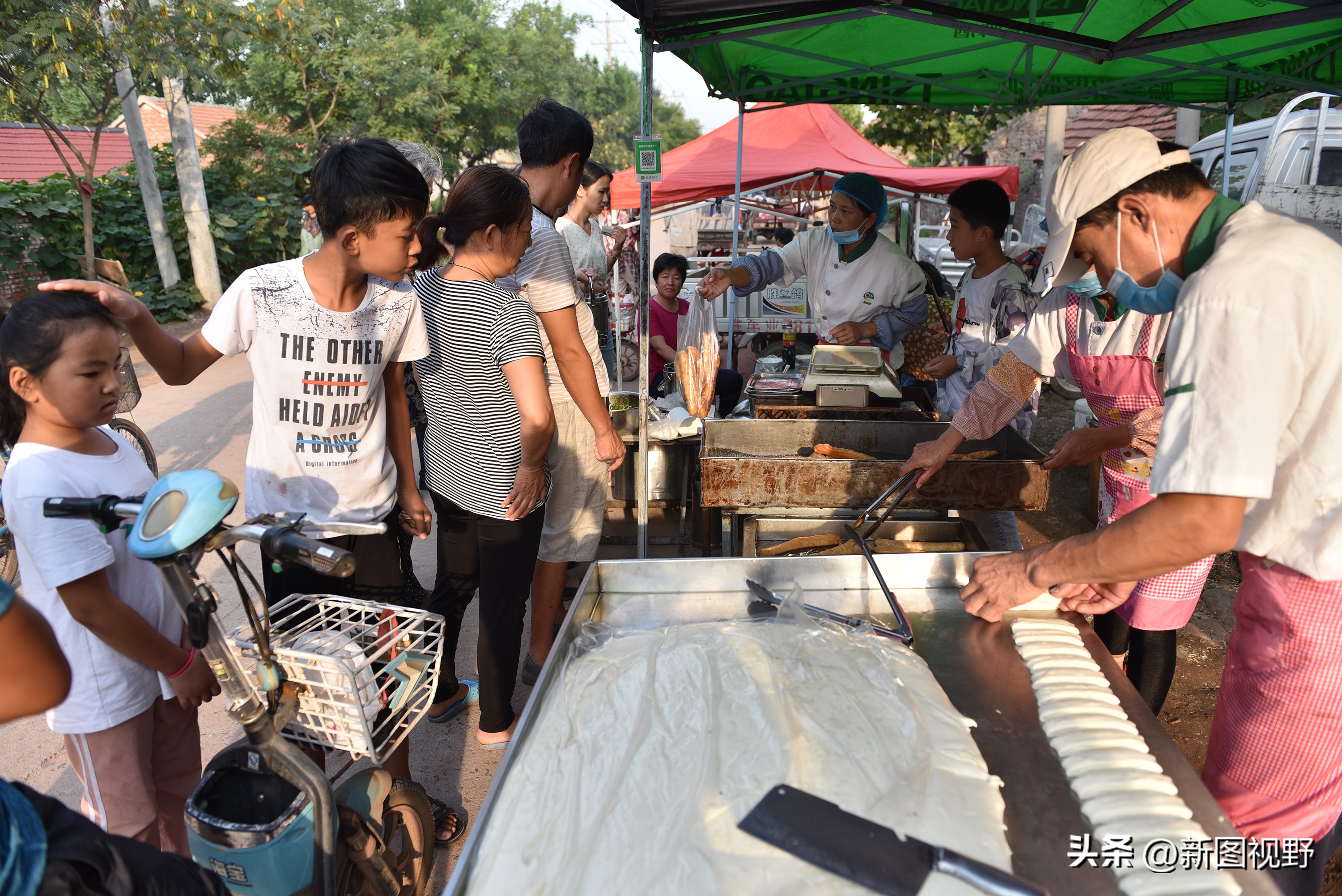 夫妻炸油条馓子，凭一把铁锤破译财富密码，打拼14年实现财务自由