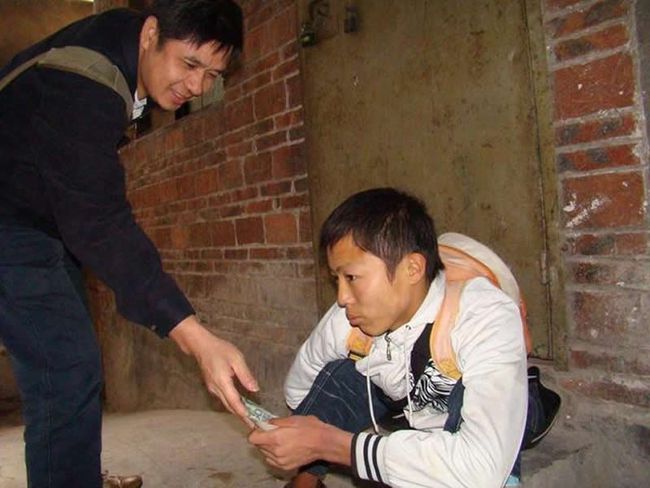 汶川地震中捐献所有积蓄的乞丐,为汶川捐款的乞丐龚忠诚现状