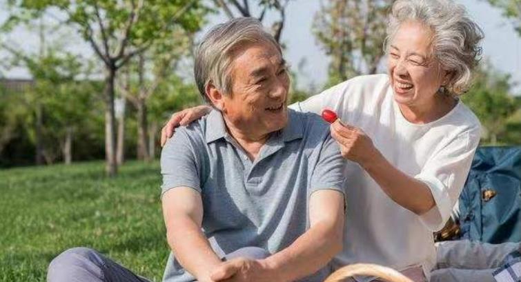 如何在老公面前跟婆婆相处,老公长期不和妻子亲近怎么谈话