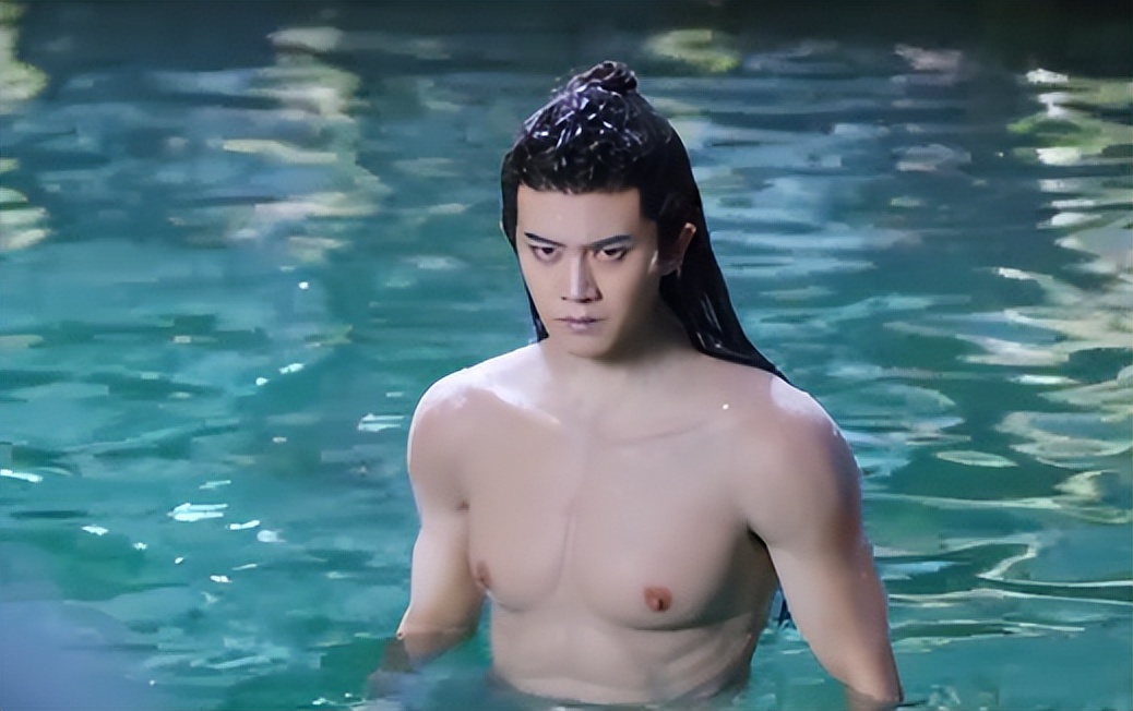 盘点有哪些明星在舞台上露过腹肌,假腹肌假翘臀