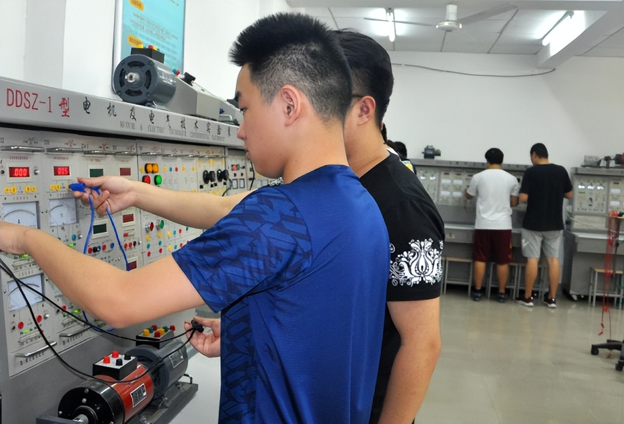 就业前景不好的十大专业排名,就业前景好的10大专业排名前十