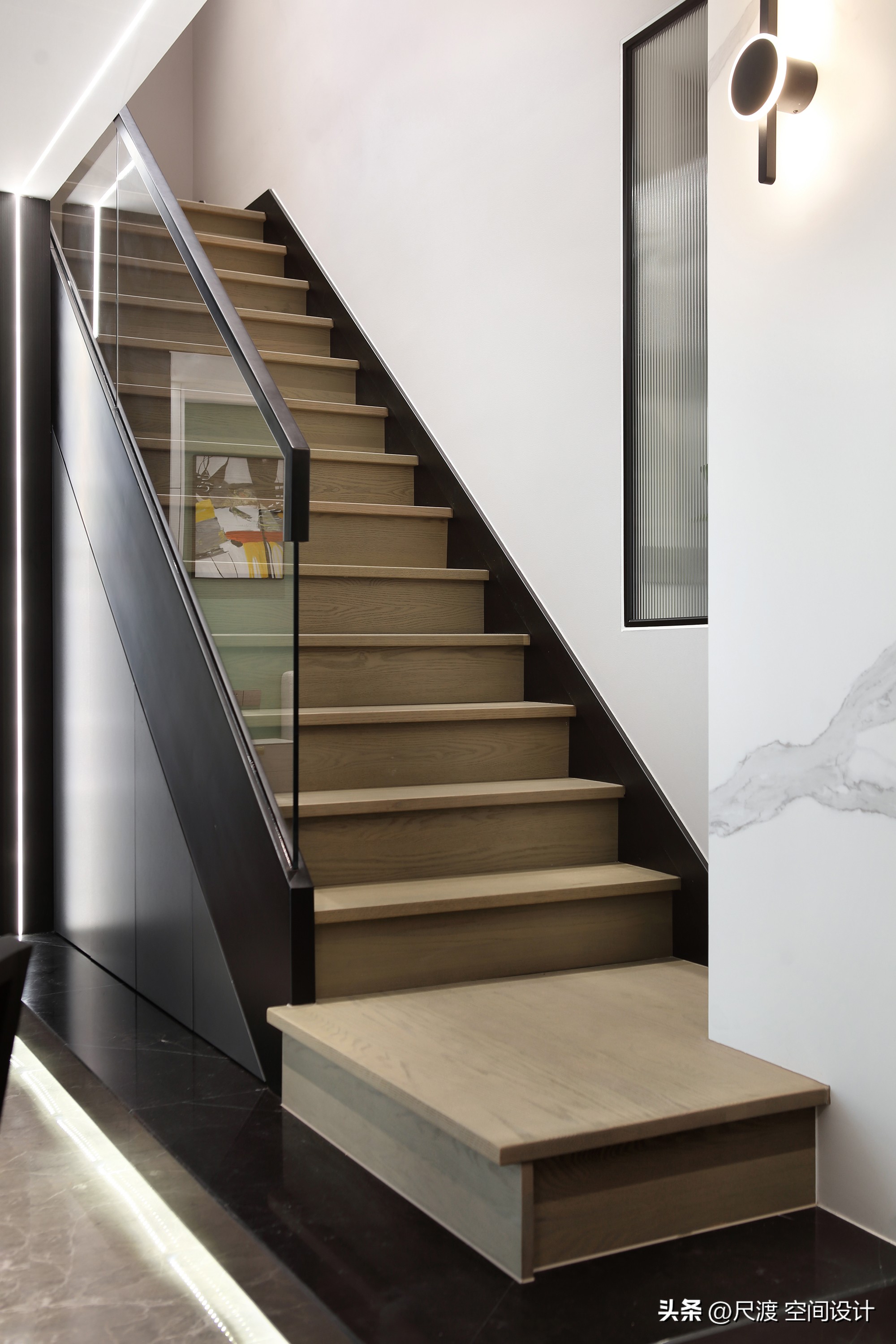 经典的黑白灰风格,高级耐看的极简黑白灰