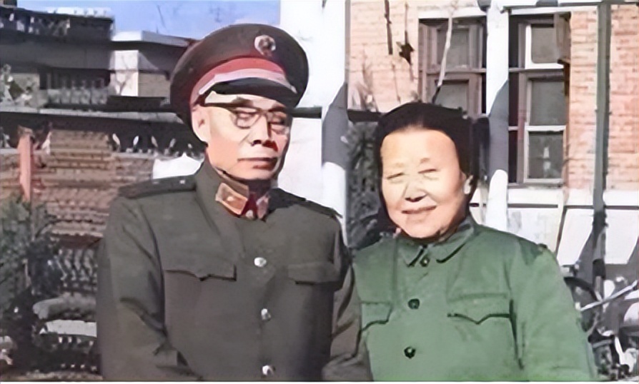 开国中将吴信泉8个儿子、4个女儿，周总理笑道：你们家是航空母舰