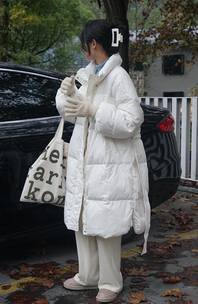 羽绒服里面穿什么内搭,2022欧美羽绒服最火爆款洋气内搭