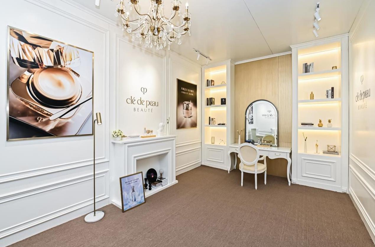 CPB肌肤之钥「钻光殿堂」郑州丹尼斯大卫城站焕耀而至