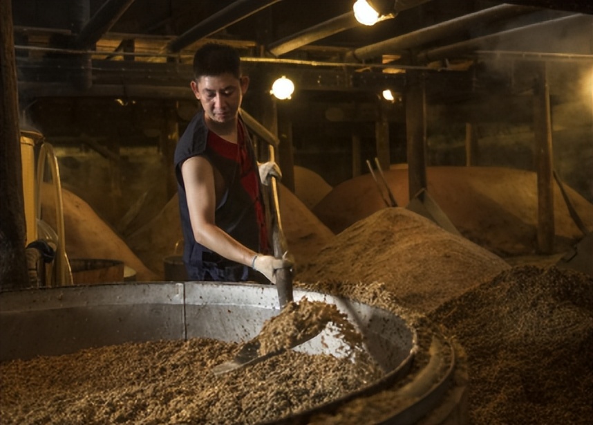 酒为什么会有浓香和酱香,酒为什么酒闻着香喝着辣