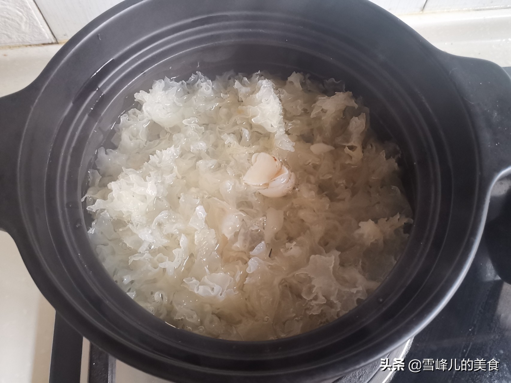 银耳怎么样才能熬出胶来,银耳怎么熬制才容易出胶