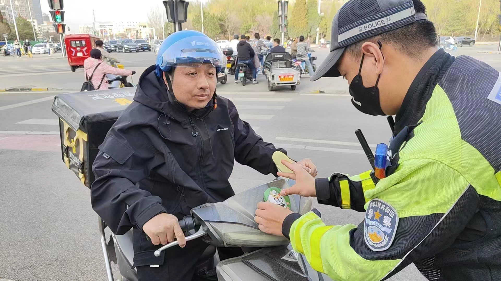 包头市最近的交管新闻,包头交警暖心