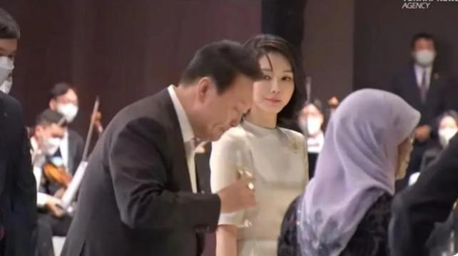 尹锡悦当选韩国总统你怎么看,韩国总统尹锡悦卑躬屈膝图片