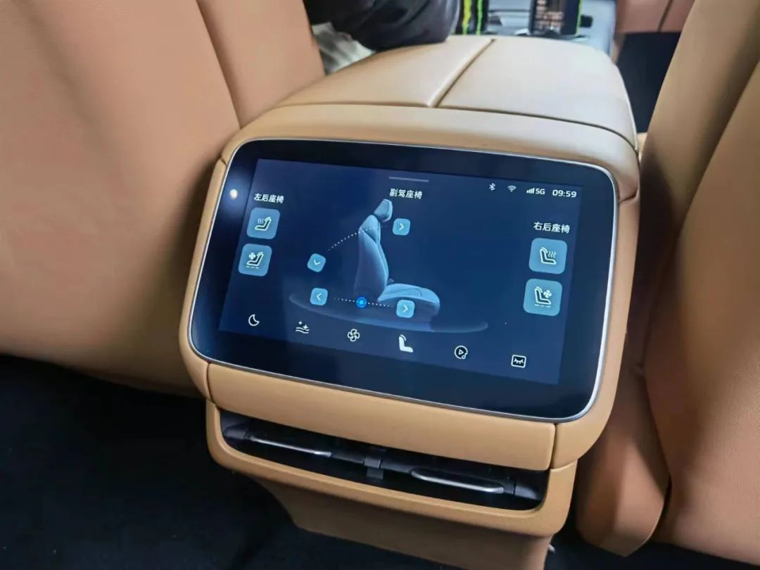 飞凡f7迈巴赫座舱舒适跟豪华区别,飞凡f7巴赫座舱第一章