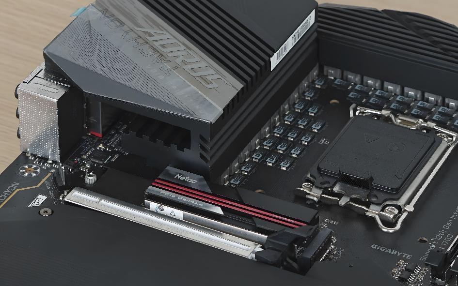 朗科nv70002tb,朗科nv7000和nv7000g