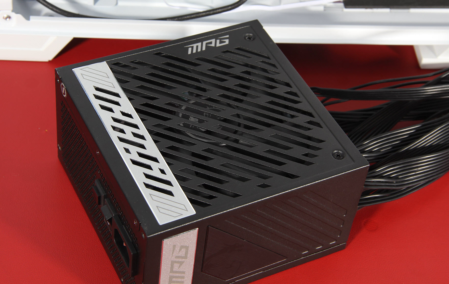 全风扇装机爱不爱？细数新机箱里的八把风扇