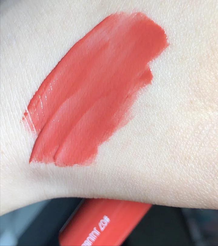 每个女生都不可能只拥有一支口红,女生一生只能买十只口红