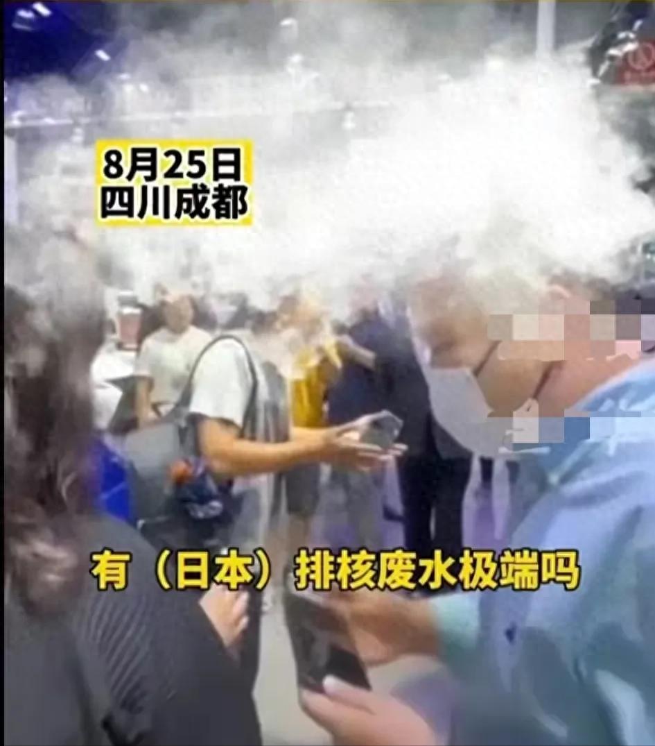 越闹越大！“蓝衣大佐”身份被曝，“*裤底**”被网友扒光，不是王某
