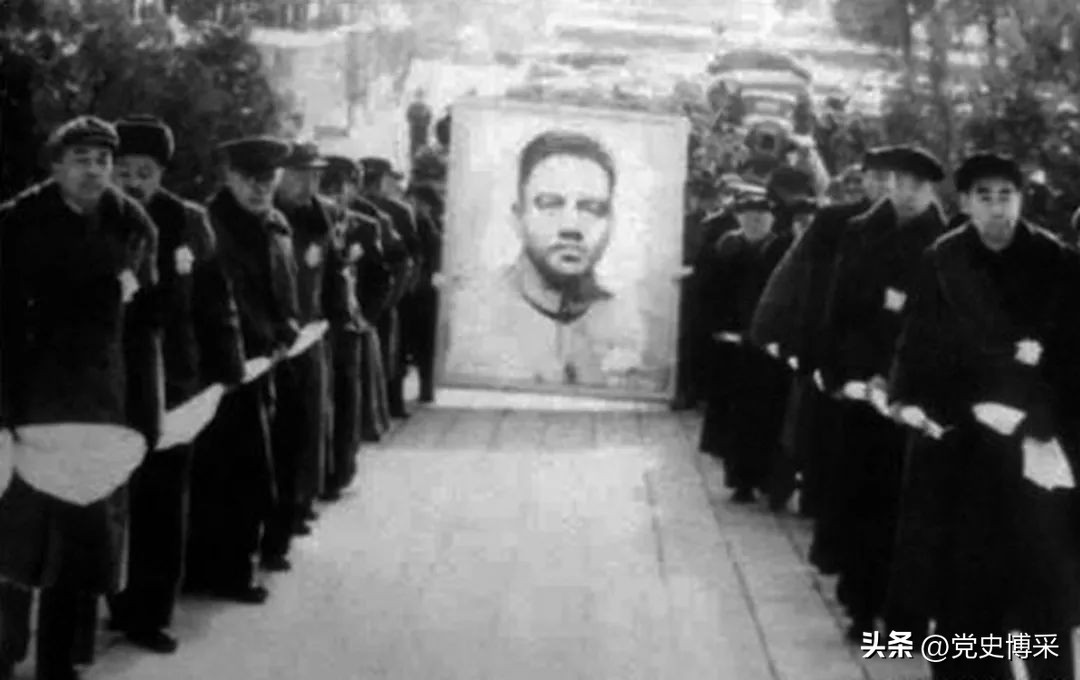 周恩来在讲到人民*队军**后勤工作时，为什么特别提到了“两杨”和“两周”