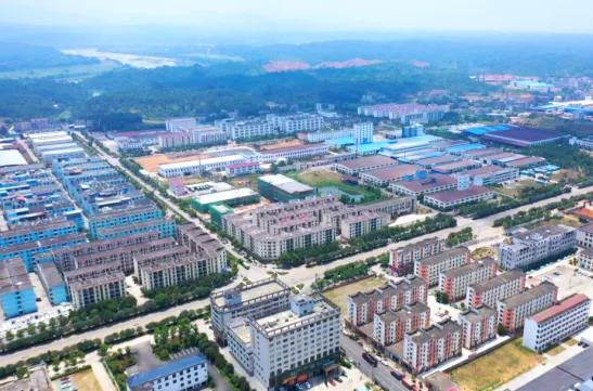 蒋万安是蒋家*四代第**，他的名字来自江西万安县，在赣江边