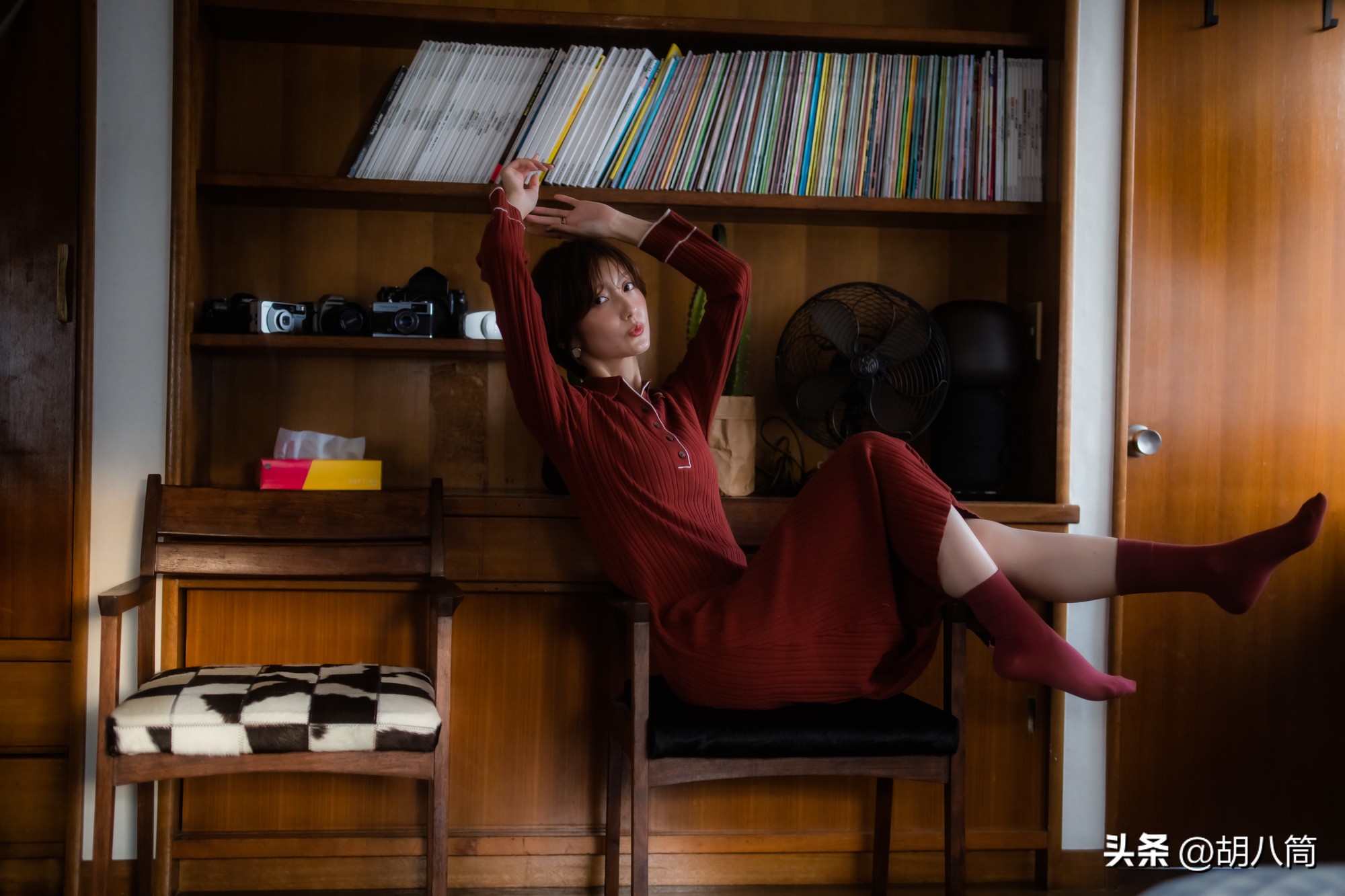 日本顶级模特写真集，堪称红衣战神，美不胜收，第一张我就沦陷了