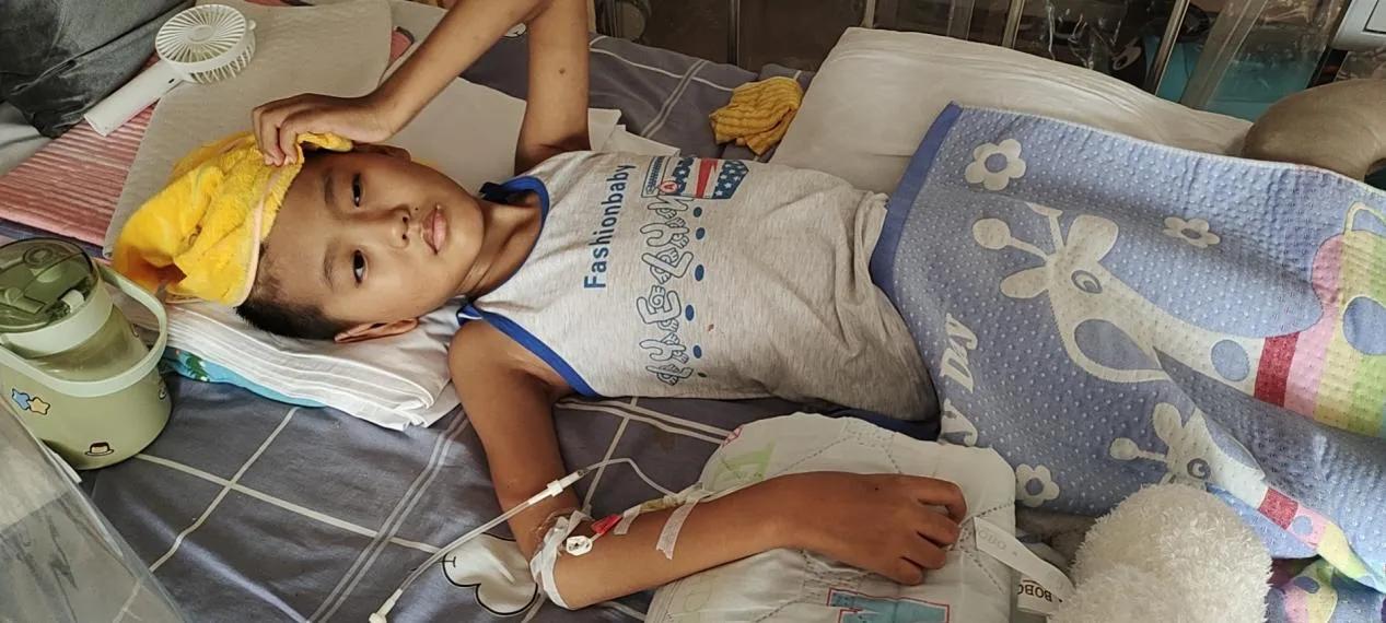 助力“尿袋男孩”的抗白之路