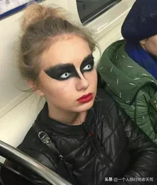 看了俄罗斯的地铁*拍偷**照,笑着笑着就羡慕哭了