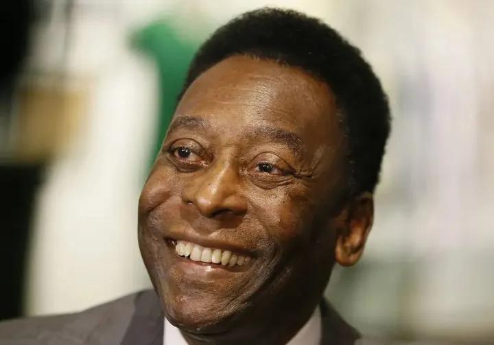 巴西球王贝利去世终年82岁，只要世界上有足球，他就是永远的神