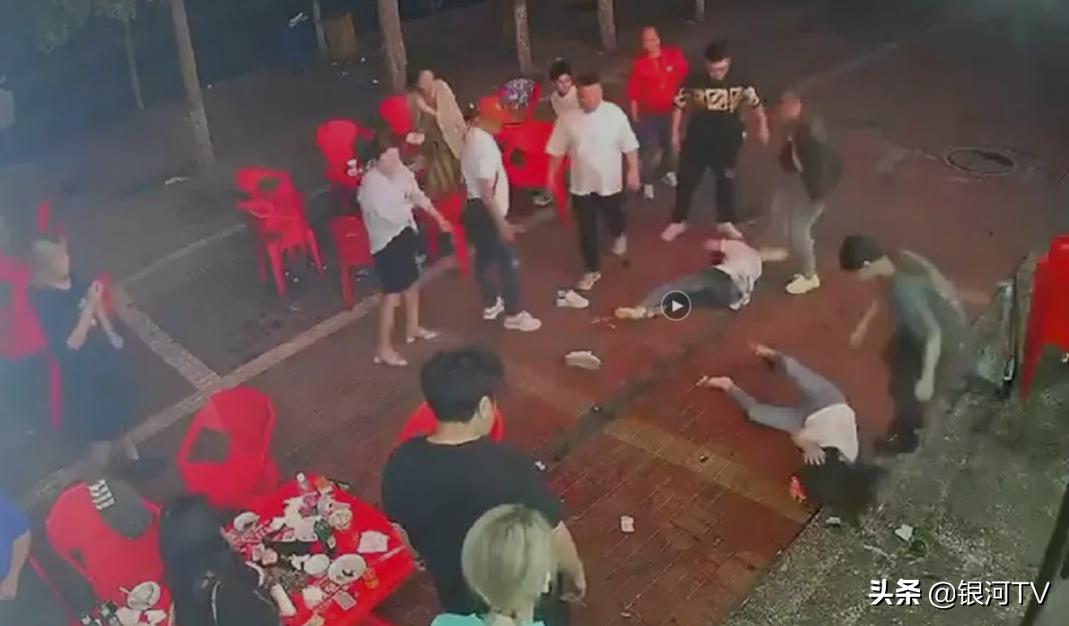 英足坛唐山打人事件！鲁尼爱徒女友被男子暴打，面部毁容（图）