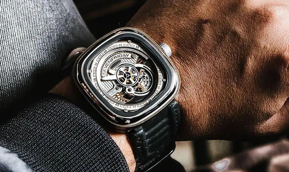 年轻人戴什么表比较合适,年轻人戴机械表还是智能表